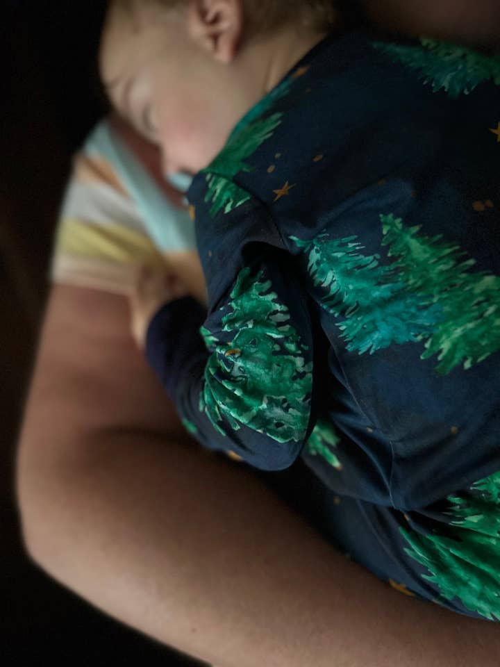 Enchanted Forest 97/3 bambus pyjamas for engroshandel hos Little Cozy Cove