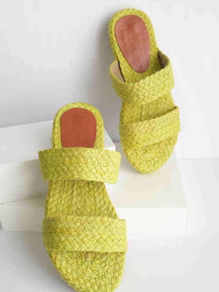 Toboggans d'été Abaca — Jaune pour la vente par Maggie’s Box USA