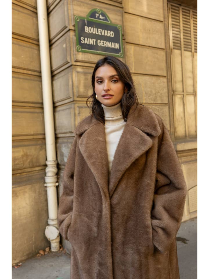 Attentif Paris - Wholesale Fur/Faux Fur Coat - Women's - Long synthetic fur coat with lapel collar37