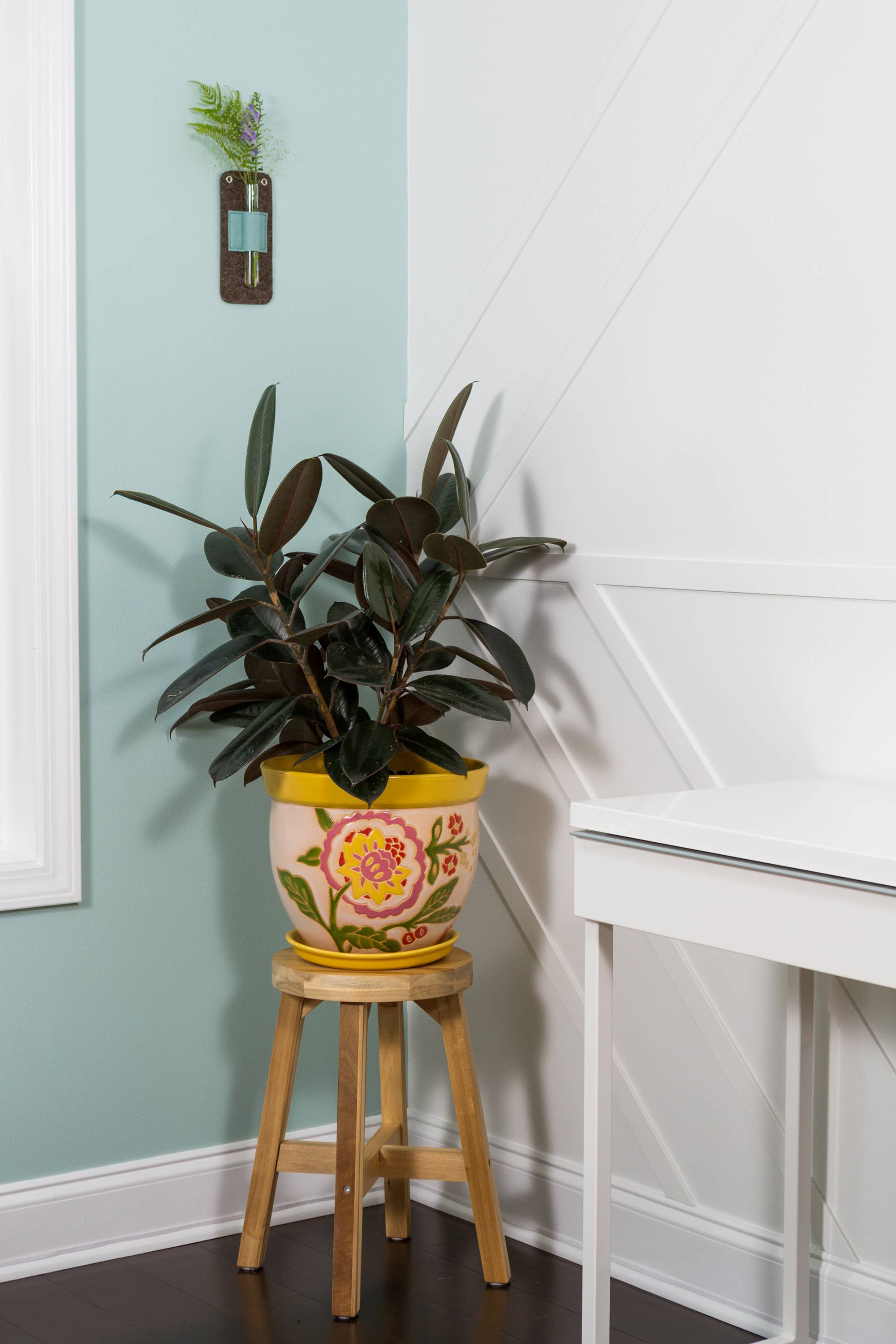 Studio 82° - Wholesale Vase - Merino Wool Felt Wall Mounted Stem Vase - Frost White5