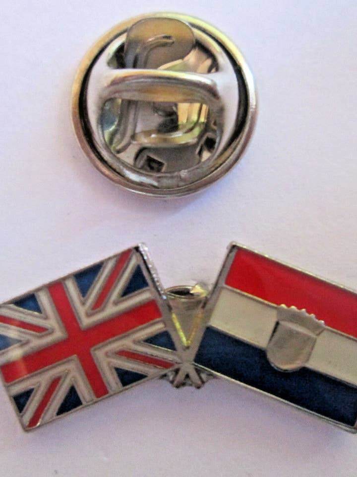 Anstecknadel aus emailliertem Metall mit Kroatien und Großbritannien für den Großhandel von jungle brands ltd