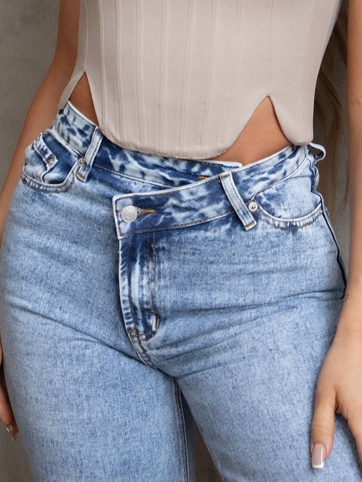 BLUE JAZLYN Mid Rise Denim Straight Leg Jeans
PJ28380-JAZLYN for wholesale on Faire