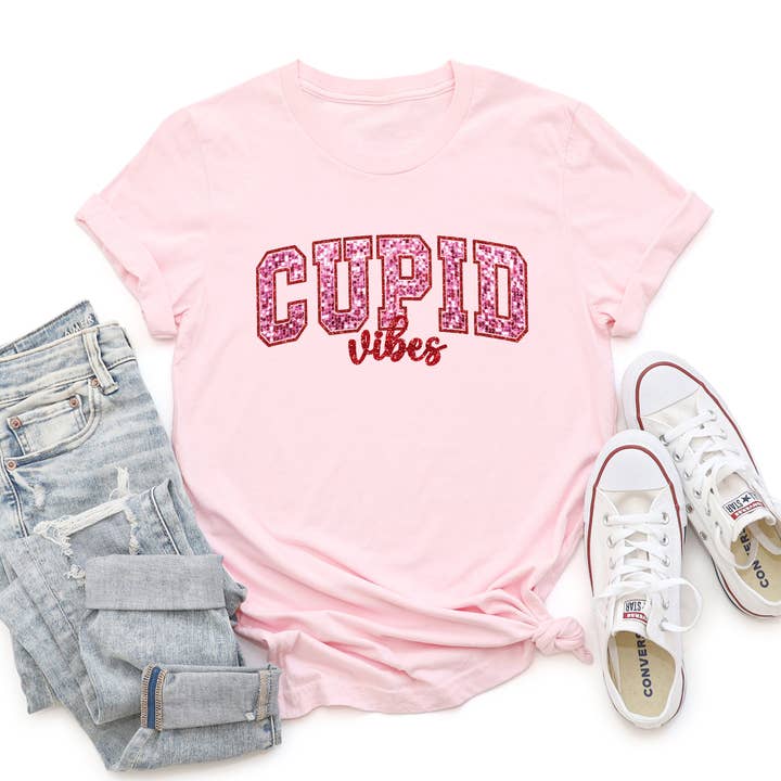 Cupid Vibes, Collegiate, Love, T-shirt super doux, Saint-Valentin pour la vente par Refinery Number One LLC