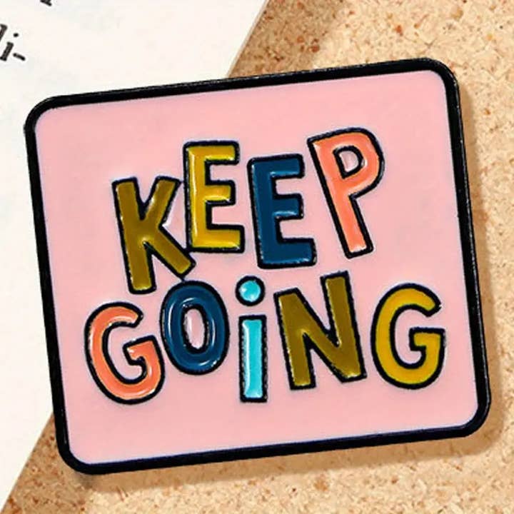 Magnifique Hearts – Engroshandel Reversnål/knap – Inspirerende „Keep Going“ emaljepind - Motiverende badge1