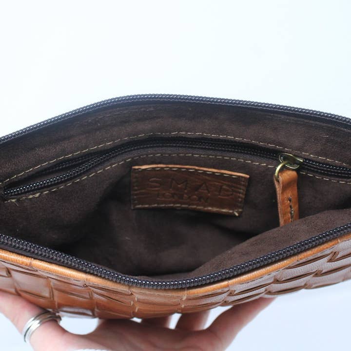 Artisan Stories - Wholesale Crossbody Bag - Women's - Light brown Alex handwoven Leather Clutch/ crossbody Bag