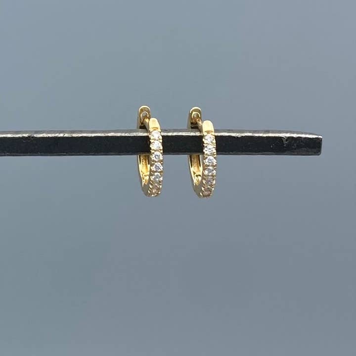 Huggies Clicker CZ a fila singola per la vendita all'ingrosso da parte di Something Silver