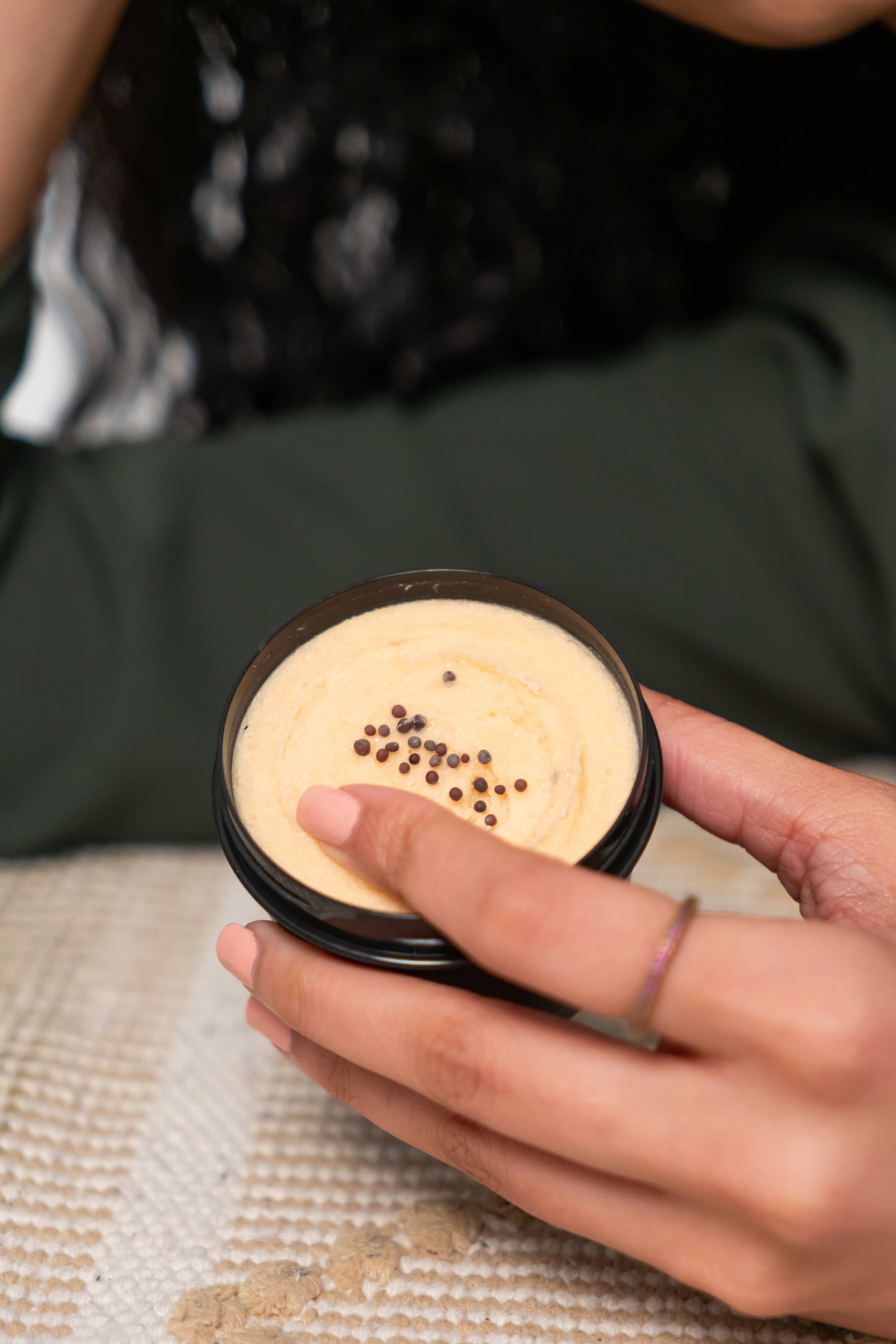 Liv Metta - Wholesale Body Scrub/Exfoliant - Exfoliating and Brightening Body Scrub4