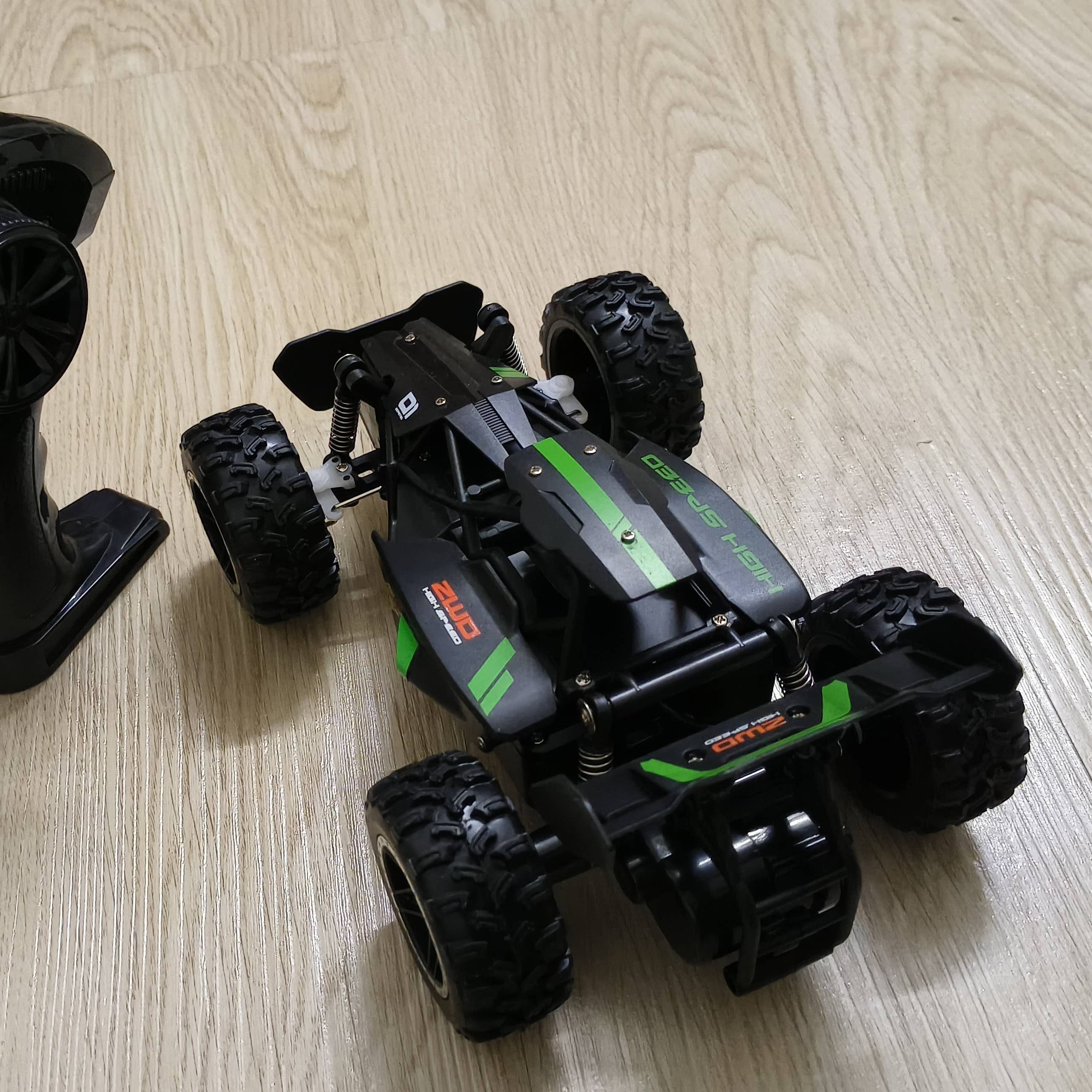 Shop Celino - Wholesale Toy Car/Truck - Kids - High-Speed 1:18 Off-Road RC Car, 2.4G, USB Rechargeable4