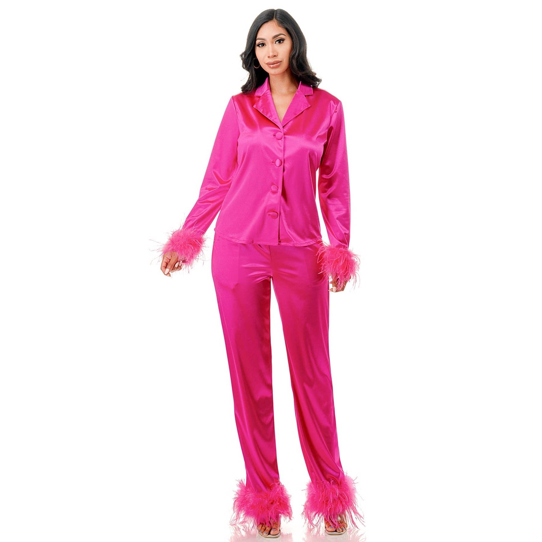 Black Pearl Clothing – Großhandel Schlafanzug-Set – Damen – Plus Pyjama-Set aus Satinhemd und Hose mit Federbesatz7