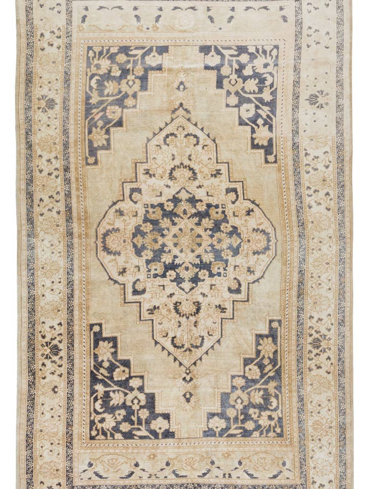 Alfombra de lana turca con acento Oushak, anudada a mano, de los años 60, de 5.4 x 9.3 pies para venta al por mayor de Rug Specialist LLC.