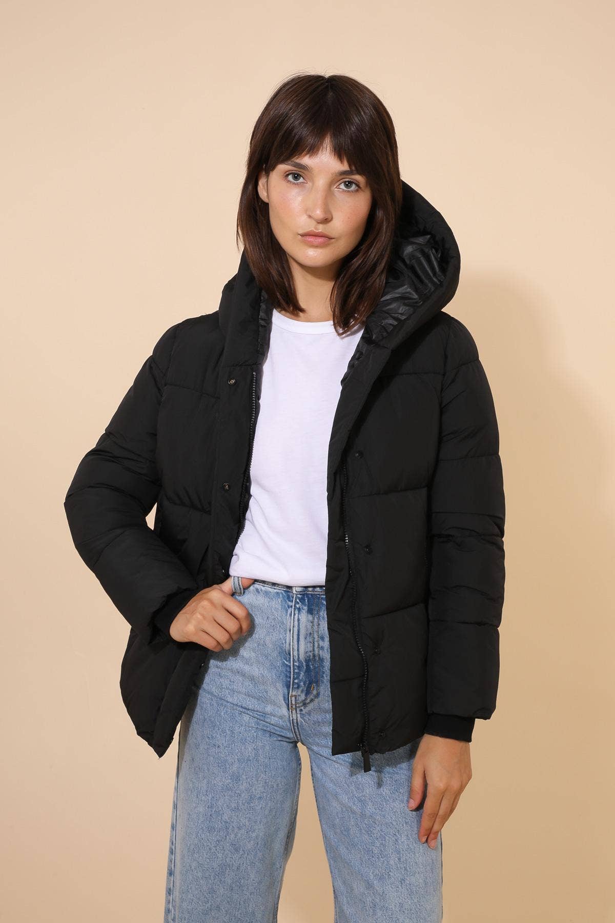 Attrait Paris - Wholesale Puffer Jacket - Women's - Short hooded jacket with side edges8