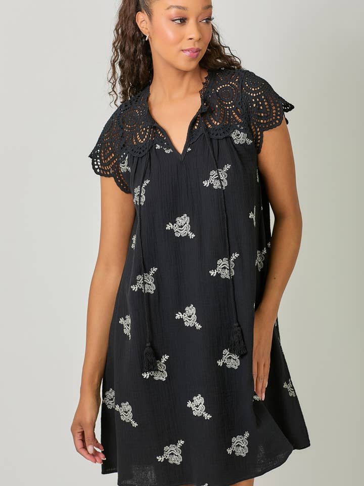 60957 Vestido Bordado con Mangas de Ojales para venta al por mayor de Mystree