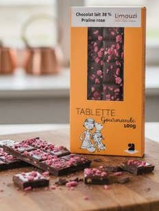 Milk Chocolate Bar 38% Pink Praline 100g for wholesale by Limouzi Saveurs