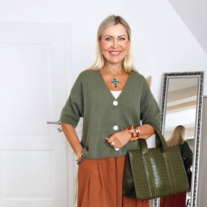 Cardigan Vcarmen with sizes and other Purchase Wholesale sonnenblumenöl großhandelspreis. Free Returns & Net 60 Terms on Faire trending on Faire.