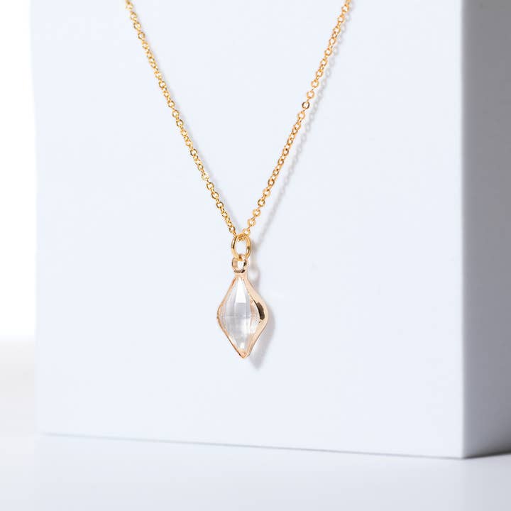 .Ciondolo a forma di diamante Hailey Collana in oro per la vendita all'ingrosso da parte di Edgy Petal Jewelry