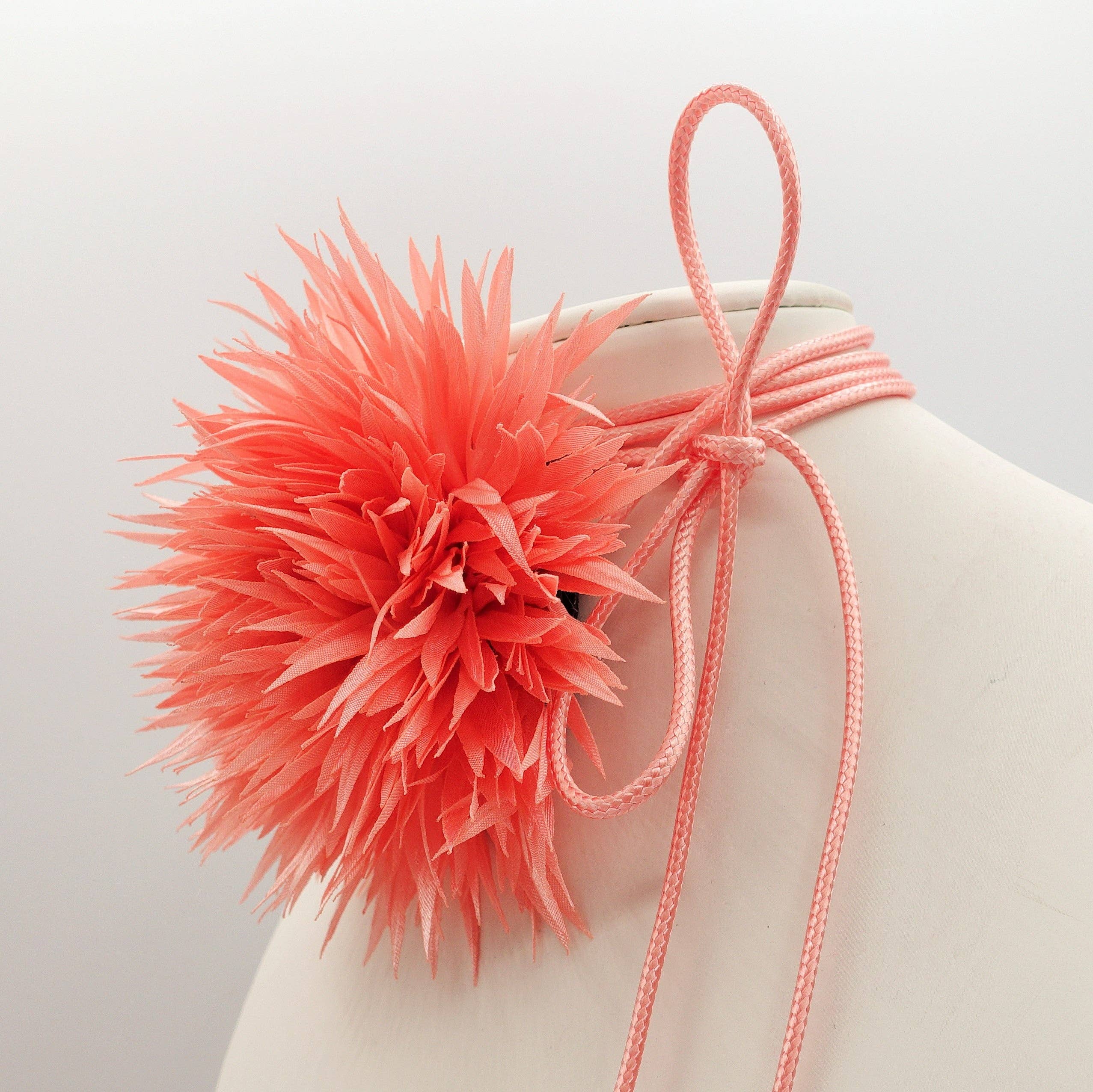 Daemon srls - Vente Collier de perles - SIVIGLIA - Collier avec maxi fleur en organza et cordon3