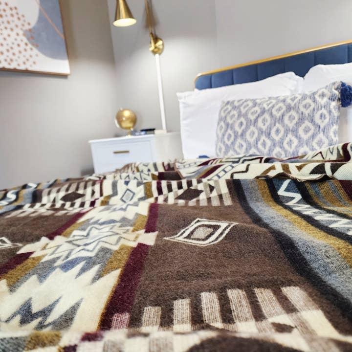 LATITUDE ZERO GOODS - Wholesale Throw blanket - Alfaro - Brown Native Blanket2