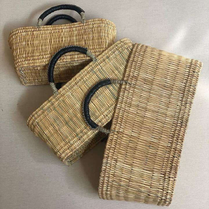 Handgefertigte Schilfkörbe mit schwarzen Ledergriffen und andere Ergebnisse für pendelleuchte deutscher im Großhandel. Kostenlose Rücksendungen und 60-Tage-Zahlungsziel auf Faire im Trend auf Faire.