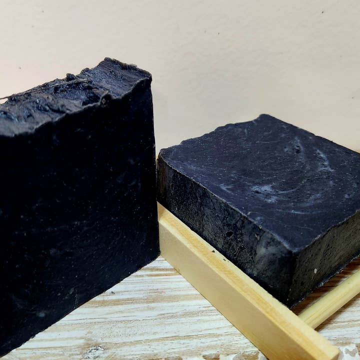 Savon au charbon pour la vente par Hygge Home Essentials