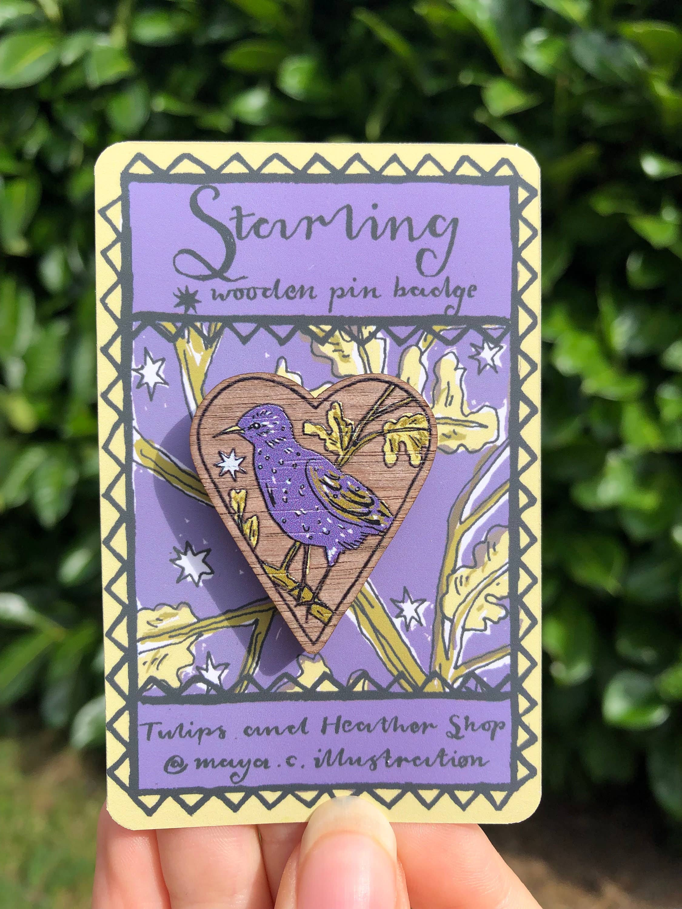 Tulips and Heather - Vente Broches - Badge en bois en forme de cœur d'étourneau3