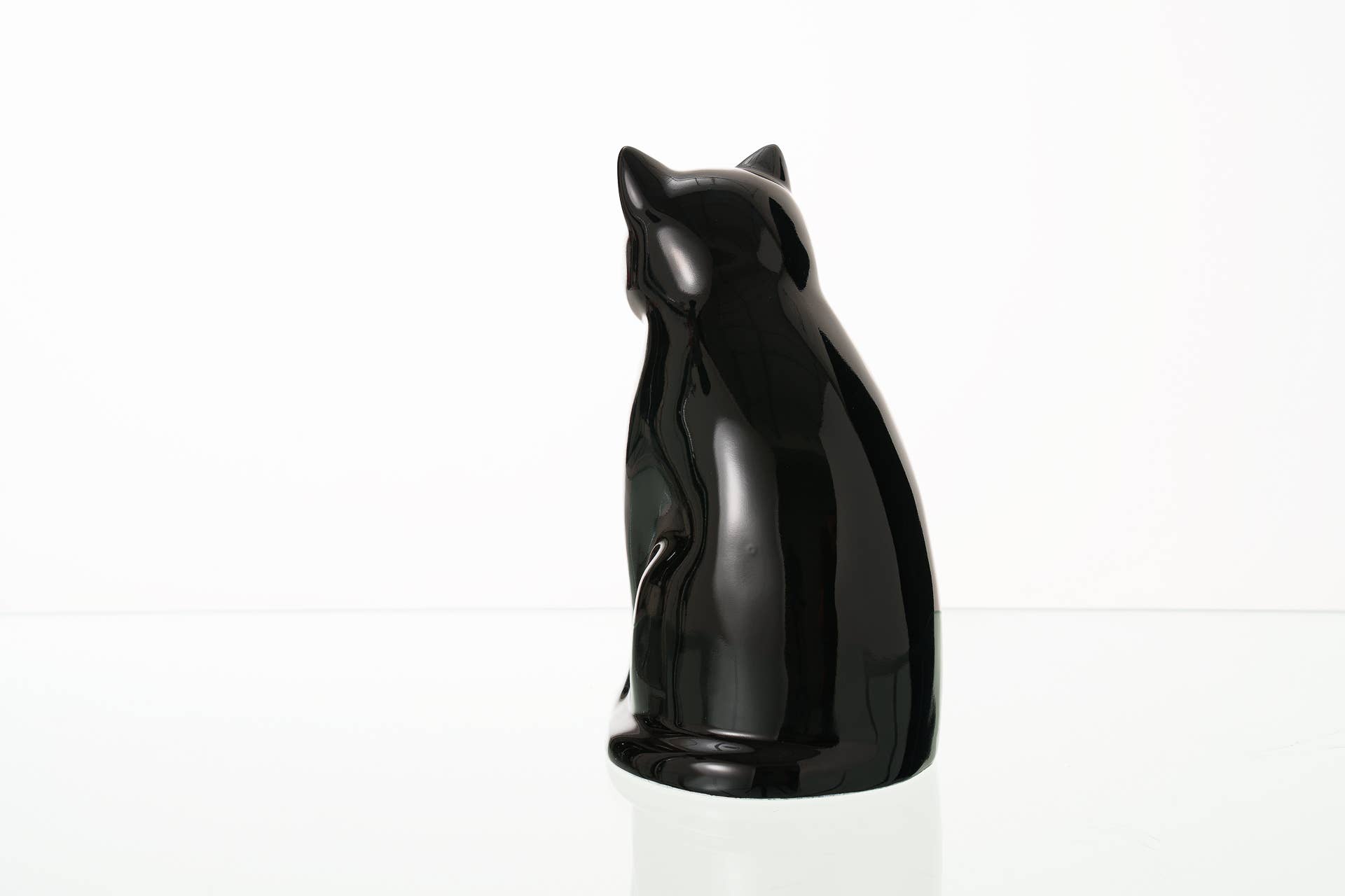 Pulvis Art Urns – Großhandel Haustier-Urne/Andenken-Box – "Meow" Tierurne für Katze – Schwarz | Keramik4
