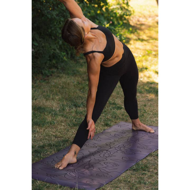 Supported Soul - Vente Tapis de yoga - Tapis de yoga Pro Grip Original avec motifs floraux et lignes d’alignement gravées au laser (Blackberry)2