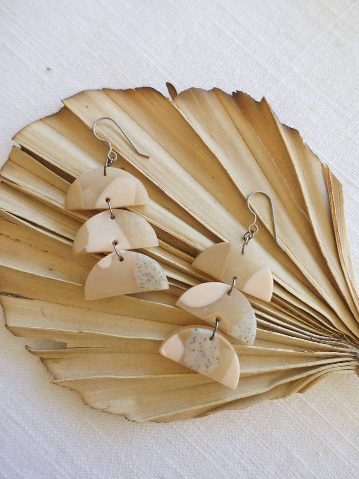 Pisces Terrazzo oorbellen voor wholesale door Hey Moon Designs