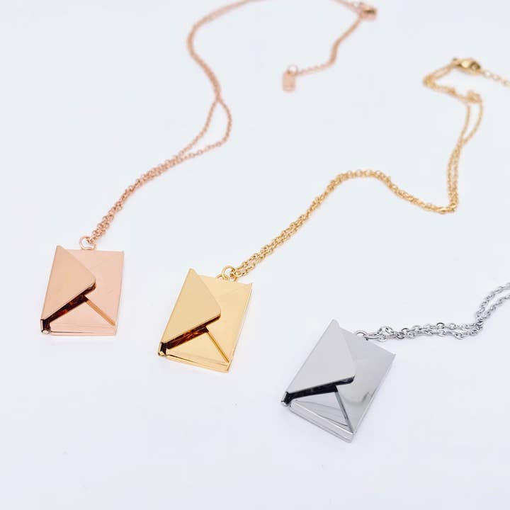 Mio Queena - Wholesale Pendant/Charm Necklace - "I Love You" Stainless Steel Openable Envelope Necklace- FGS