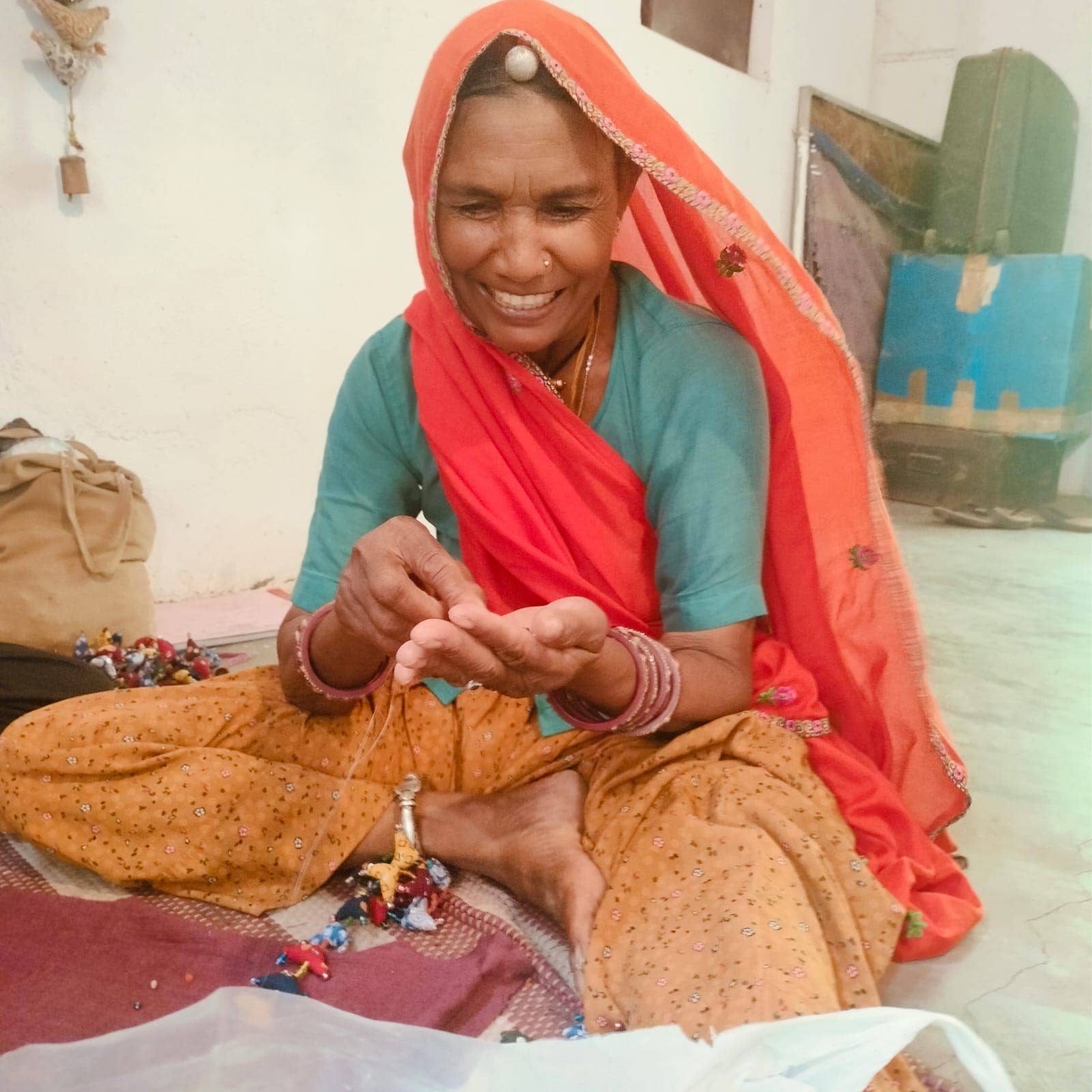 Indika – Engroshandel Pyntekvast – Indigo Velstandshøns | 45" Snor af Små Fugle2