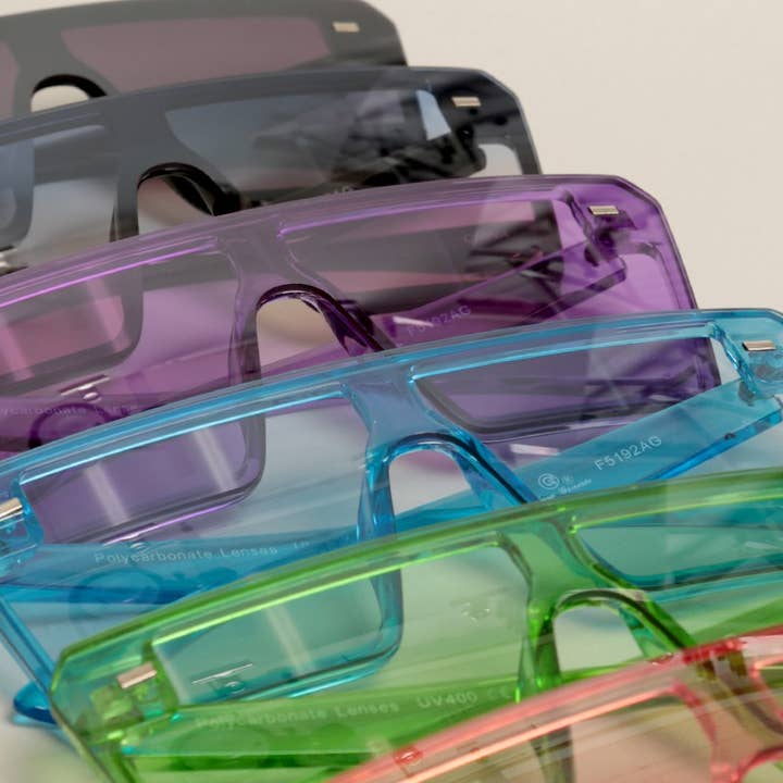 12 VERSCHILLENDE KLEUREN Uniseks transparante zonnebril met platte bovenkant voor groothandel op Faire5