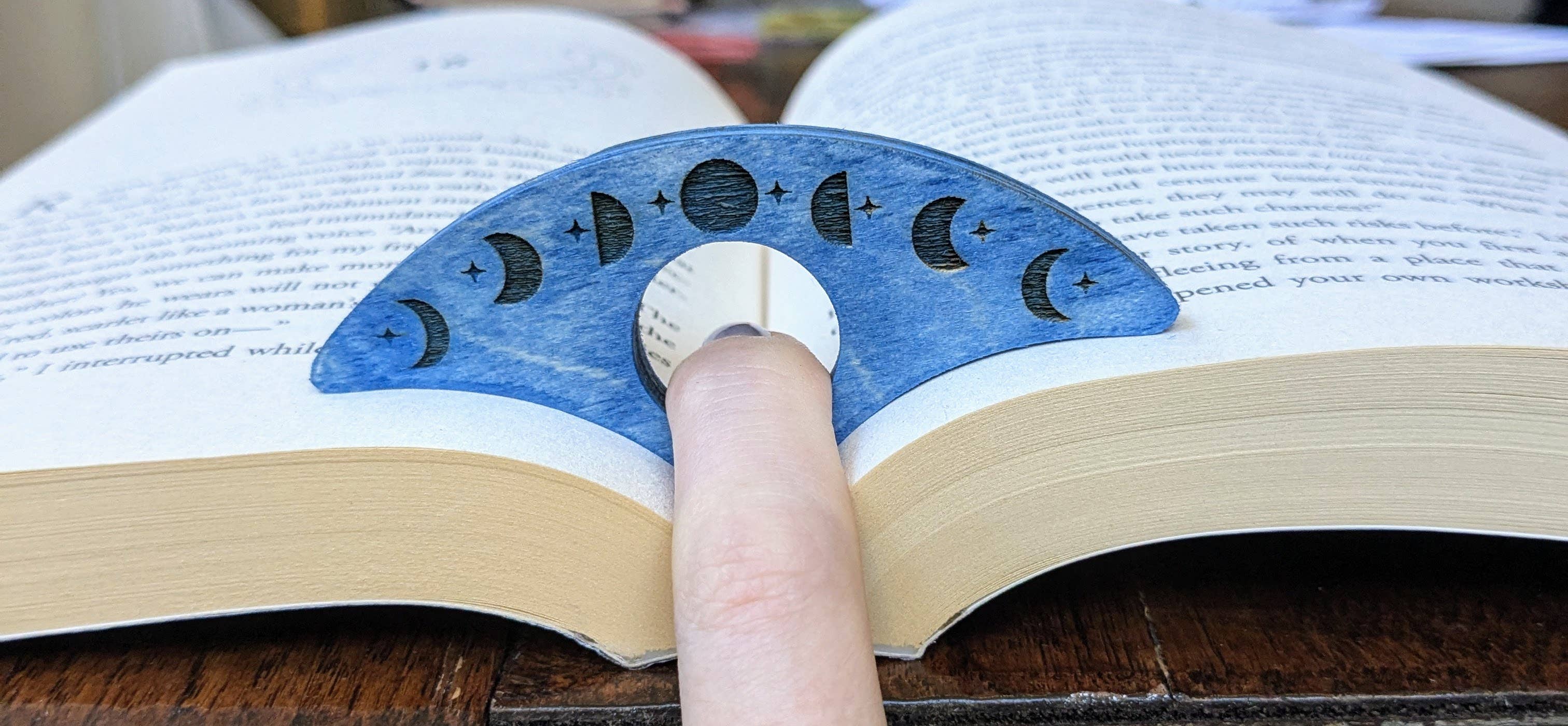 Stag and Branch - Vente Porte-livres - Porte-pages en bois | Quatre modèles différents1