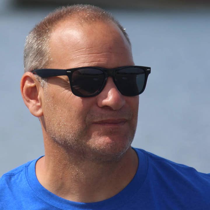 NOVELTIES WHOLESALE INC - Wholesale Sunglasses - Unisex - Black Retro Sunglasses-UV 400 Protection-Sturdy Plastic4