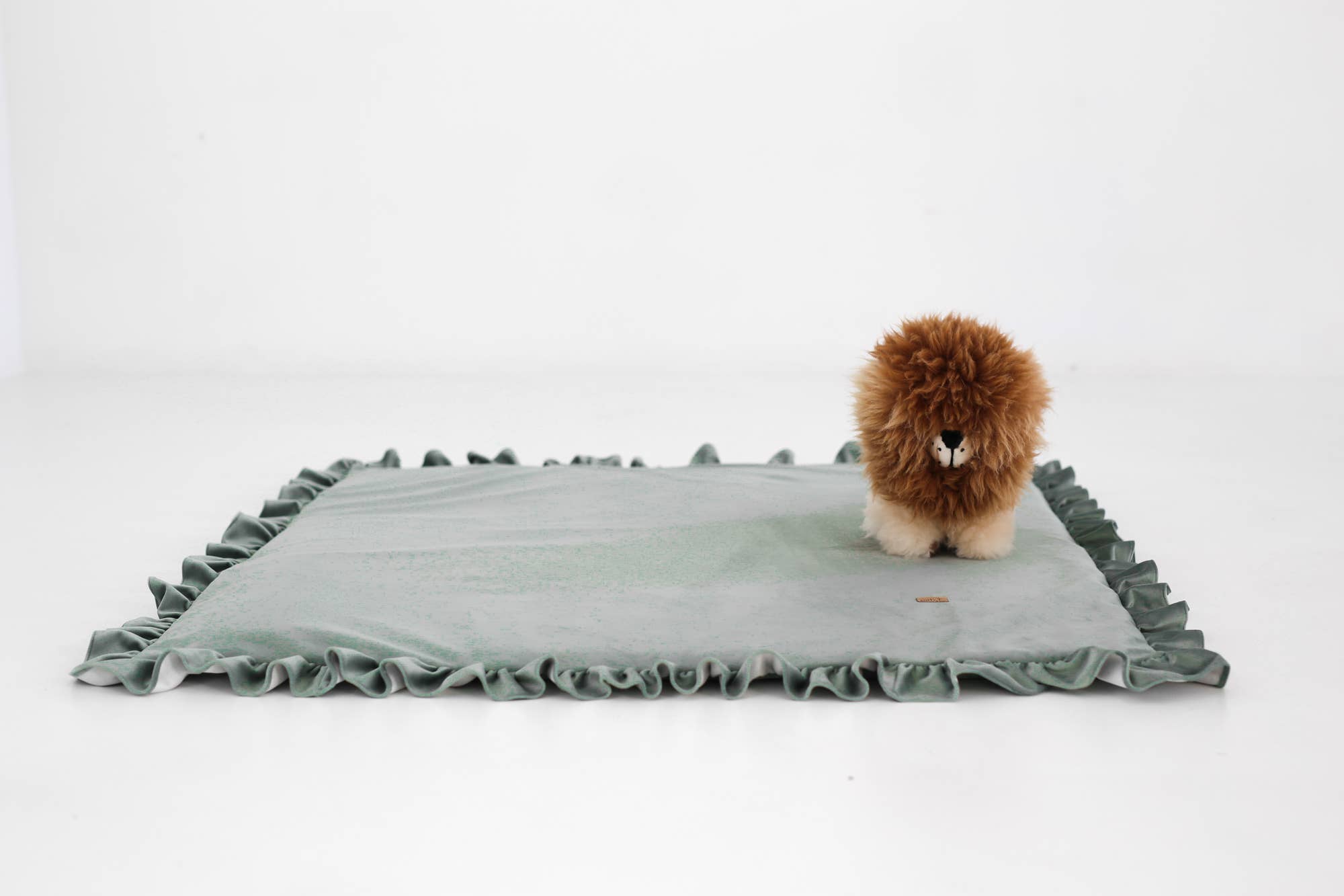 Babyly – Engroshandel Legemåtte - Børn og baby – Velour legetæppe med skum og flæser (6 farver)11