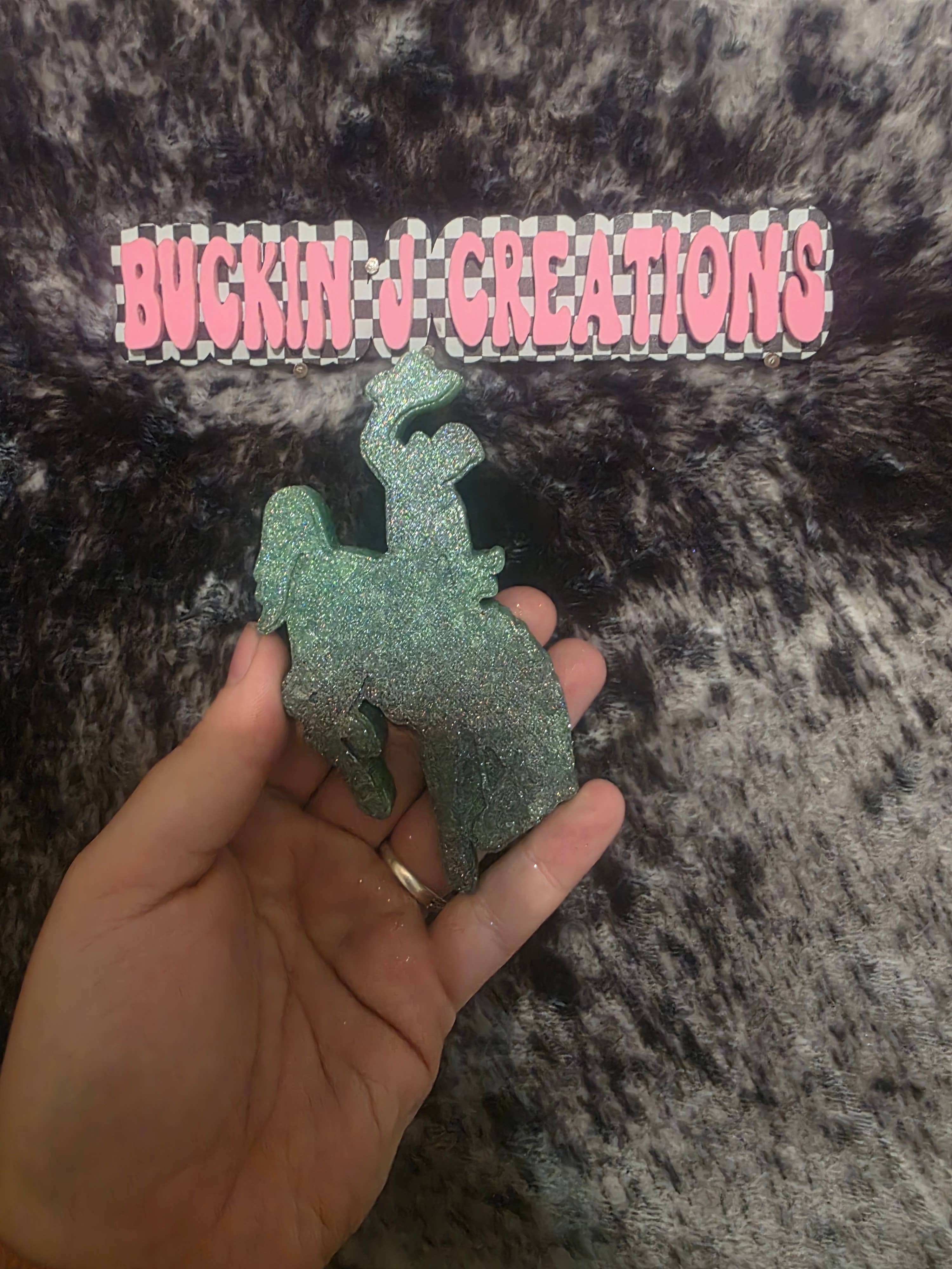 Buckin J Creations – Ambientador para carro – Mulher por atacado – Ambientador de Carro Artesanal Cowboy do Wyoming4