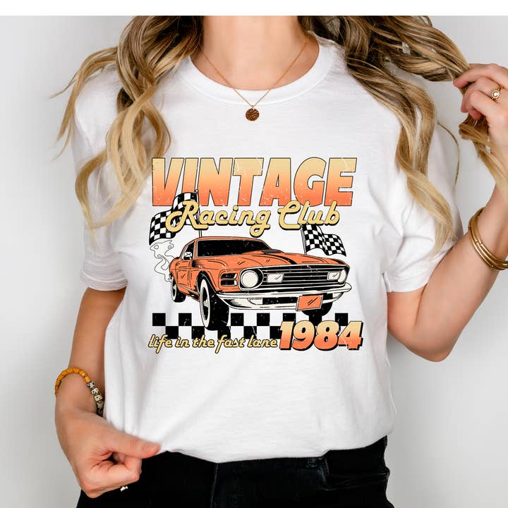Alledaagse vintage raceclub T-shirt voor wholesale door Jade & Ali Co. Boutique