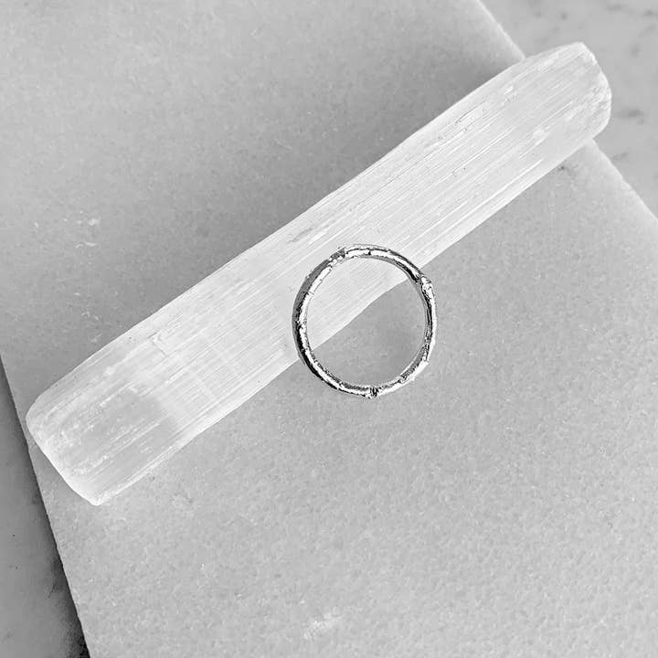 Bague Brindille pour la vente par Lewis & Pine