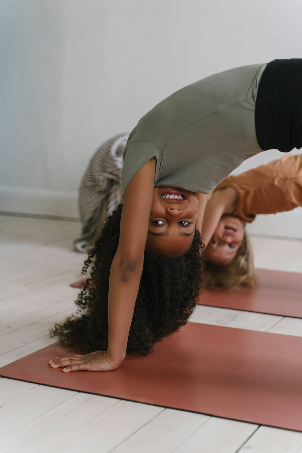 YUMAN - Wholesale Yoga Mat - Yuman Yoga Mat Origin Child 4mm Gold, Clay + Giftpack5