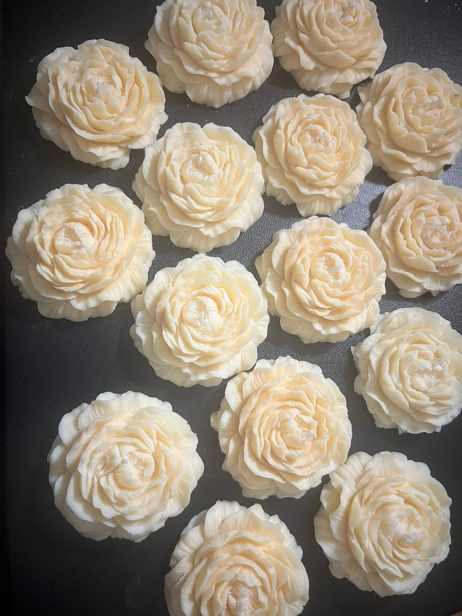 La Binibini – Engroshandel Gavelys – Duftlys i soja med pæonform1