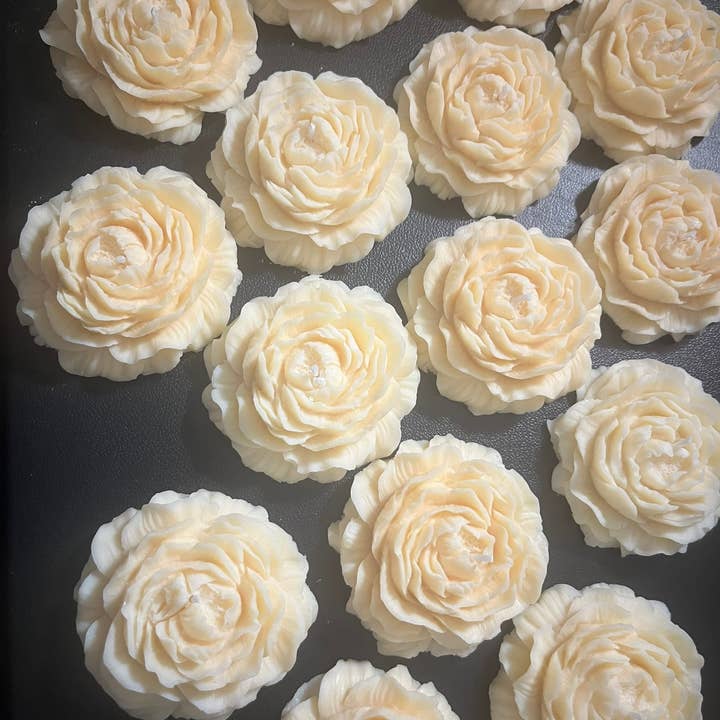 La Binibini – Engroshandel Gavelys – Duftlys i soja med pæonform1