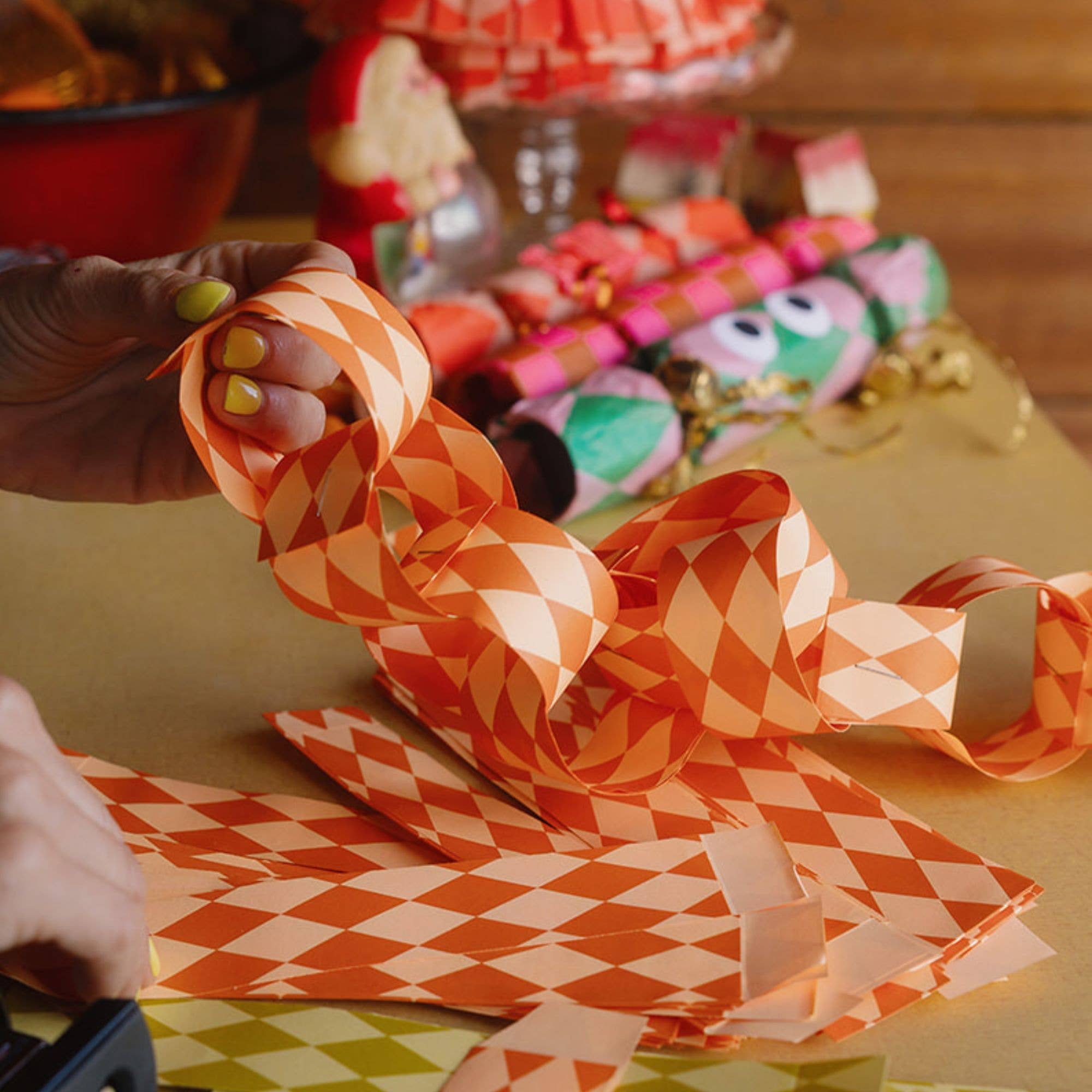 Petra Boase Ltd (US Duties Paid) – wholesale Påse/låda för partygåva – Papperspresentpåsar - Blandat mönster, 24-pack4