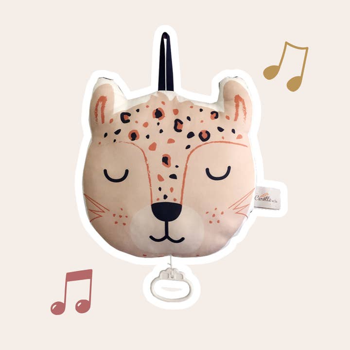 Beige panter-musikpude for engroshandel hos Carotte & Cie