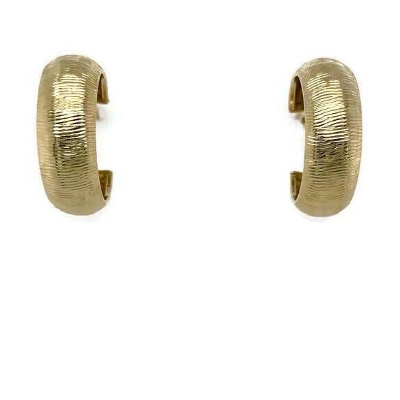 Créoles The Ribbed for Her Huggie pour la vente par AlkemeGold