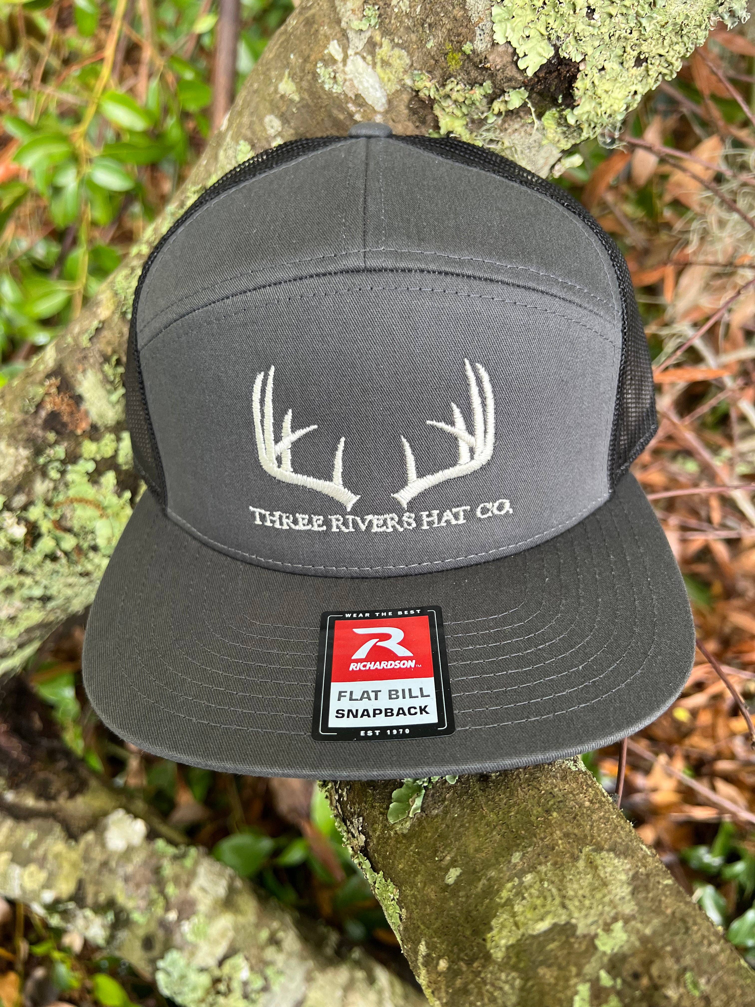 Three Rivers Hat Co. - Vente Casquette de camionneur – unisexe - Casquette Snapback à Visière Plate - Classic Whitetail Rack - Richardson 1685
