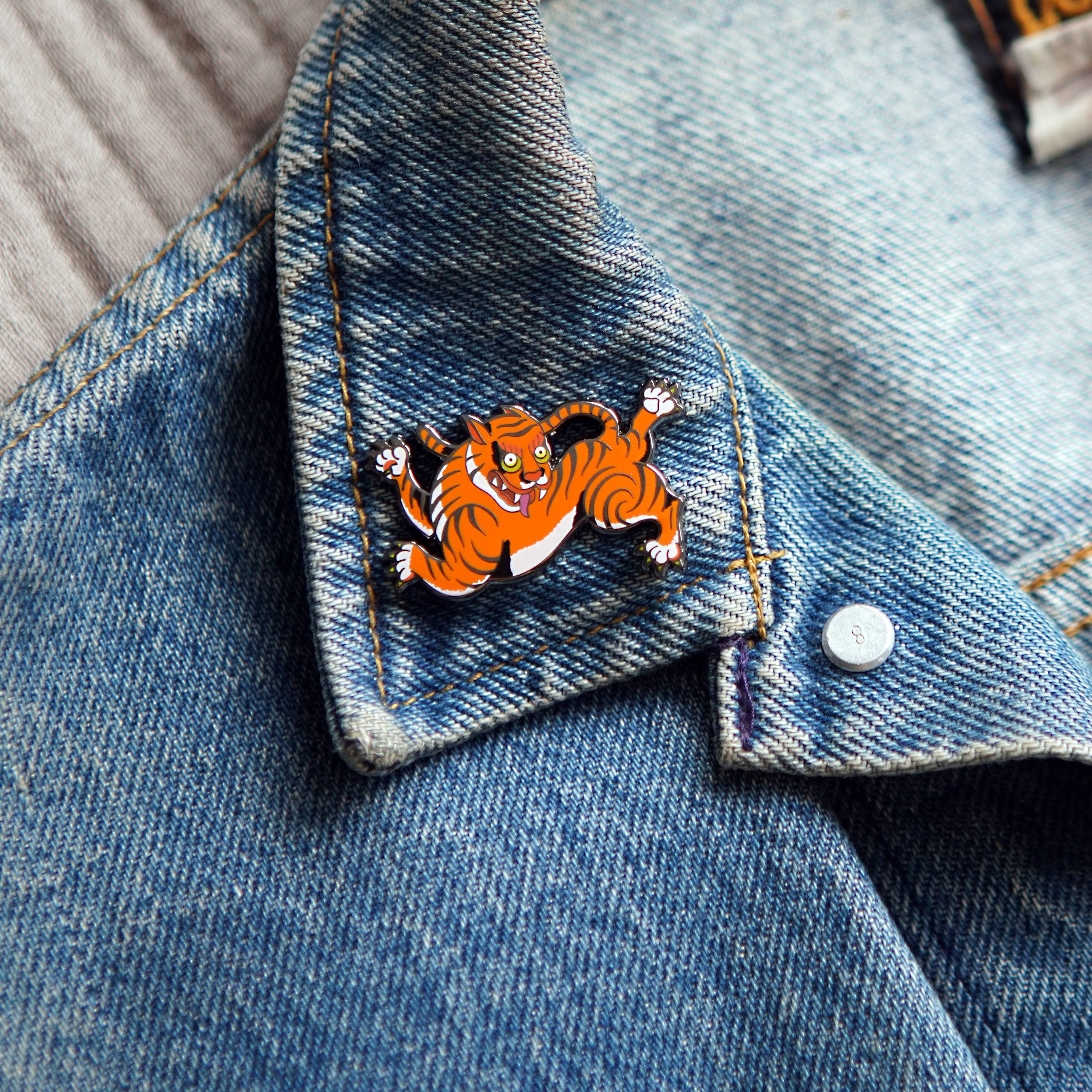 Stuntin Goods - Wholesale Lapel Pin/Button - Tiger Enamel Pin1