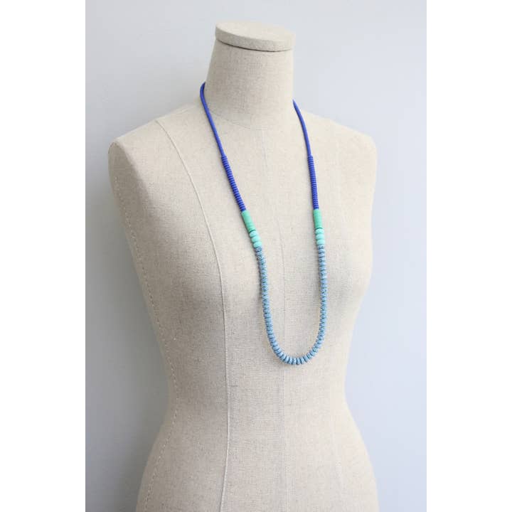 David Aubrey Jewelry - Venta al por mayor Collares de cuentas/perlas - Collar largo de cuentas de cobalto y lava KYL1331