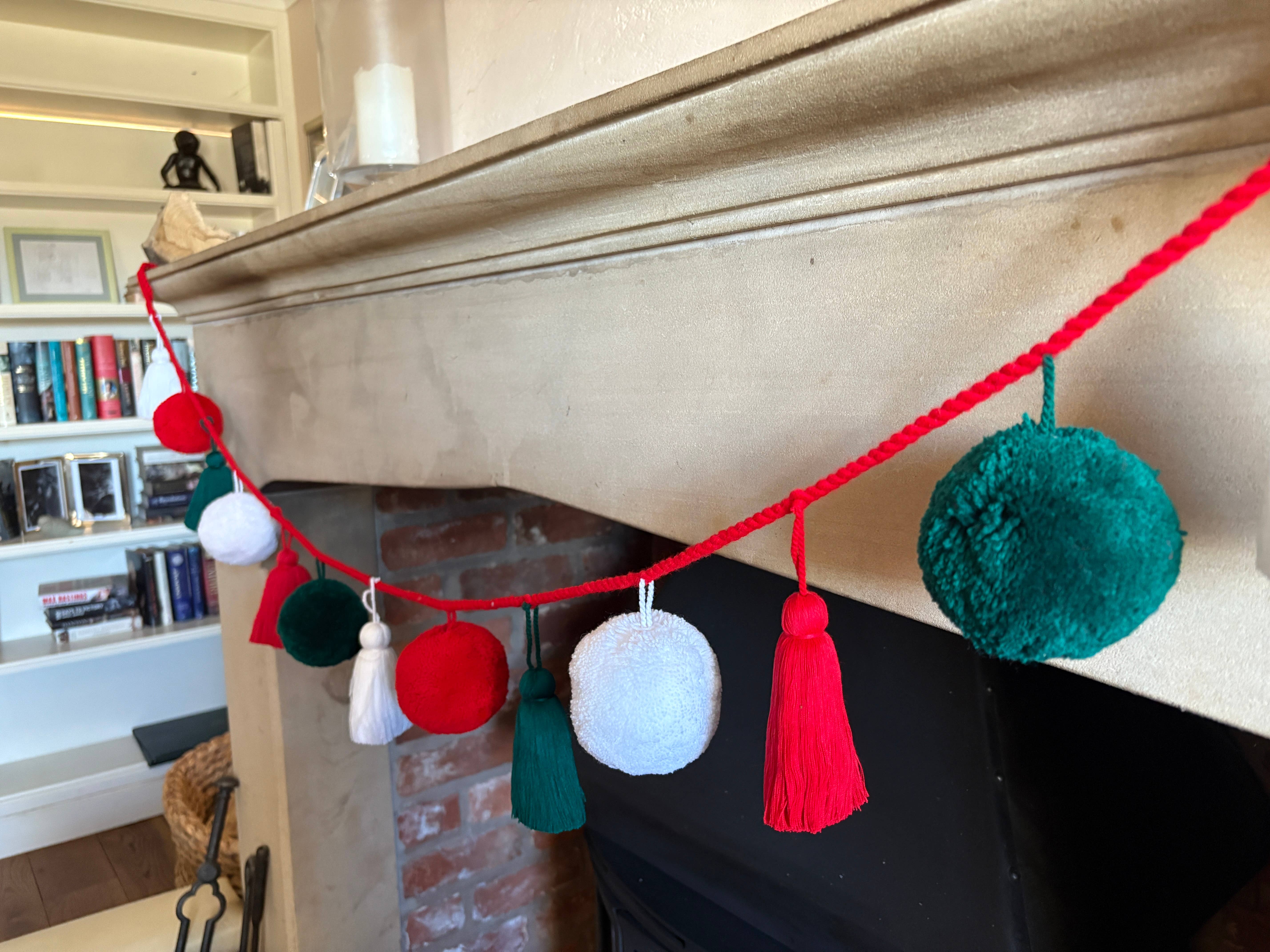 PomPom Galore – wholesale Christmas decoration – Christmas Red, White & Green, Jumbo Pom and Tassel Garland0