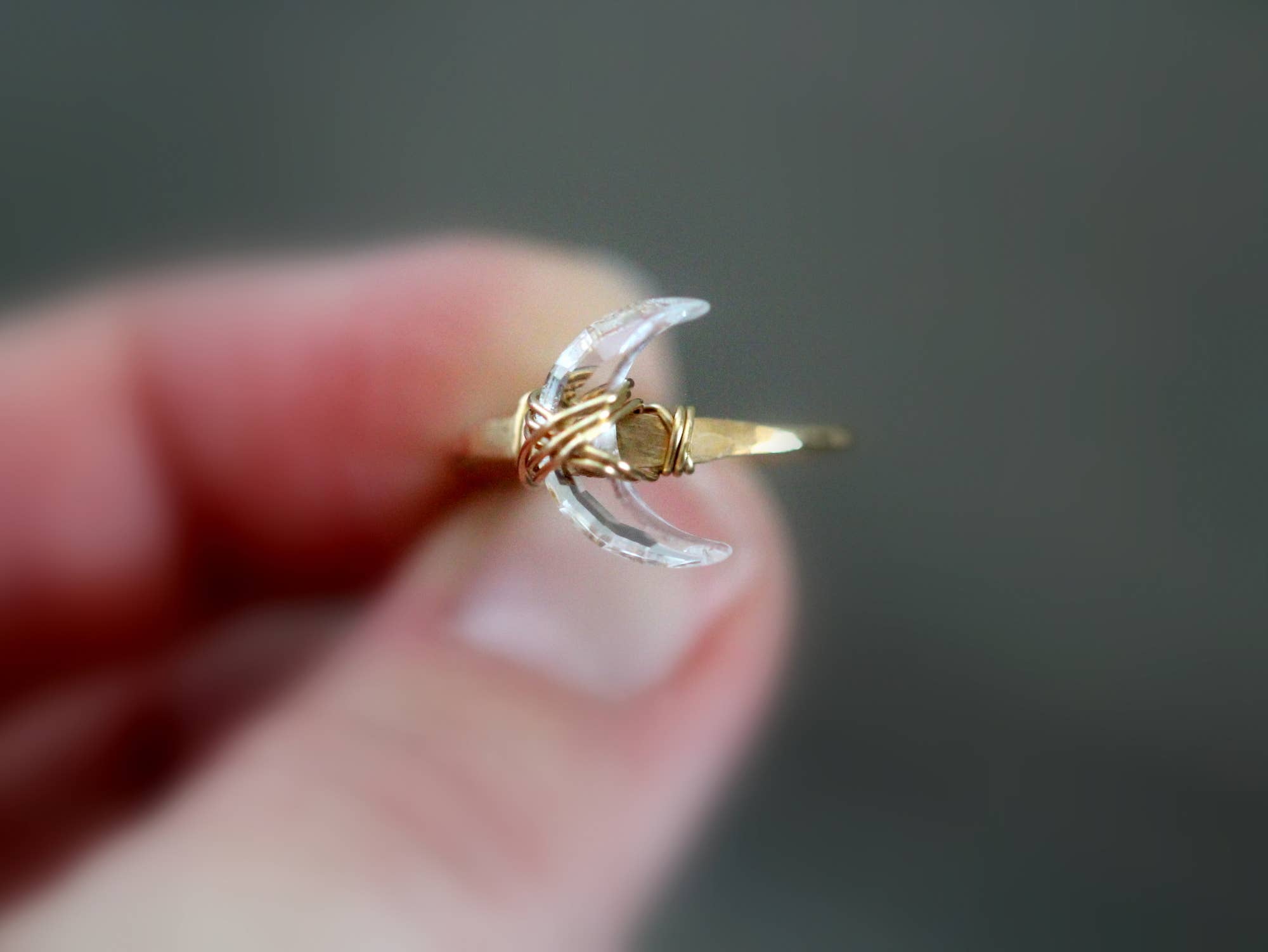 Saressa Designs - Vente Bague de cocktail/de cérémonie - Bague Moonbeam - Quartz Cristal1