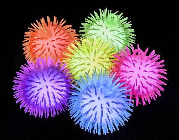 Curious Minds Toys – wholesale Light-up toy – Kids & baby – 1 Light Up 5" Puffer Ball -  Indoor Soft Hairy Air-Filled Se3