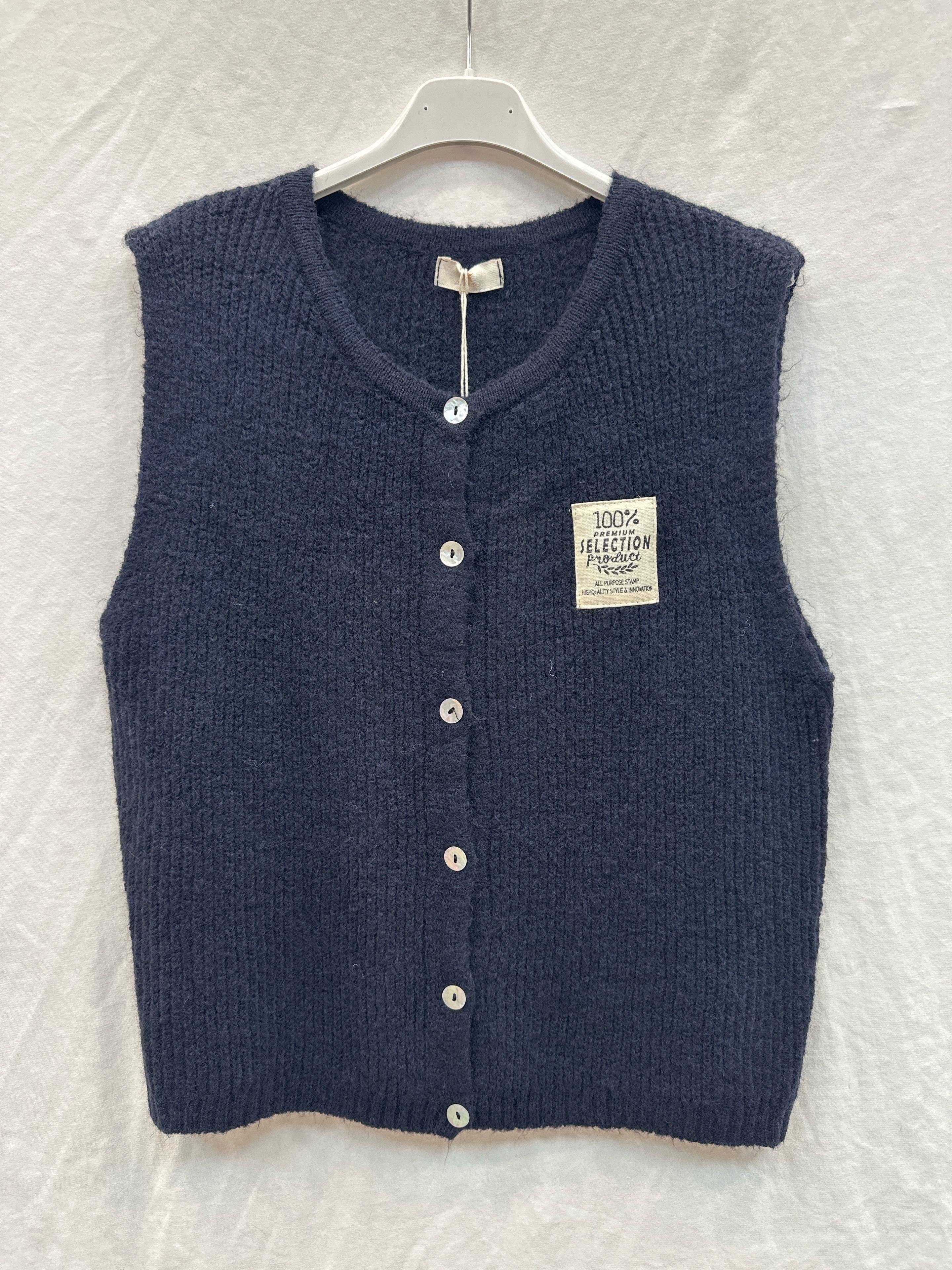 Mimi & Gogo - Wholesale Outerwear Vest - Women's - Knit vest with patch @35577_GiEcussonMaille9