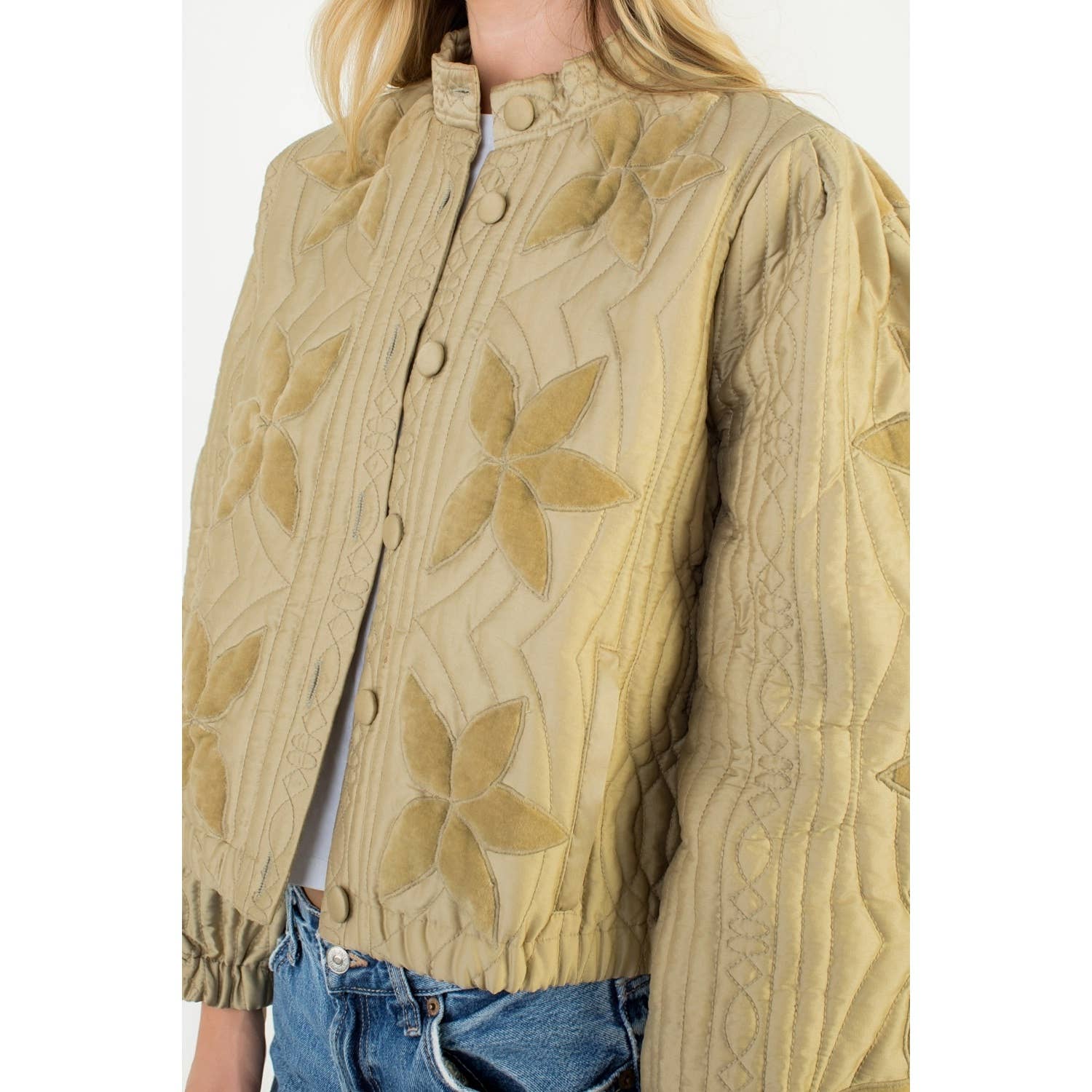 OLIVA Giacca trapuntata con dettagli floreali in velluto in vendita all'ingrosso su Faire3